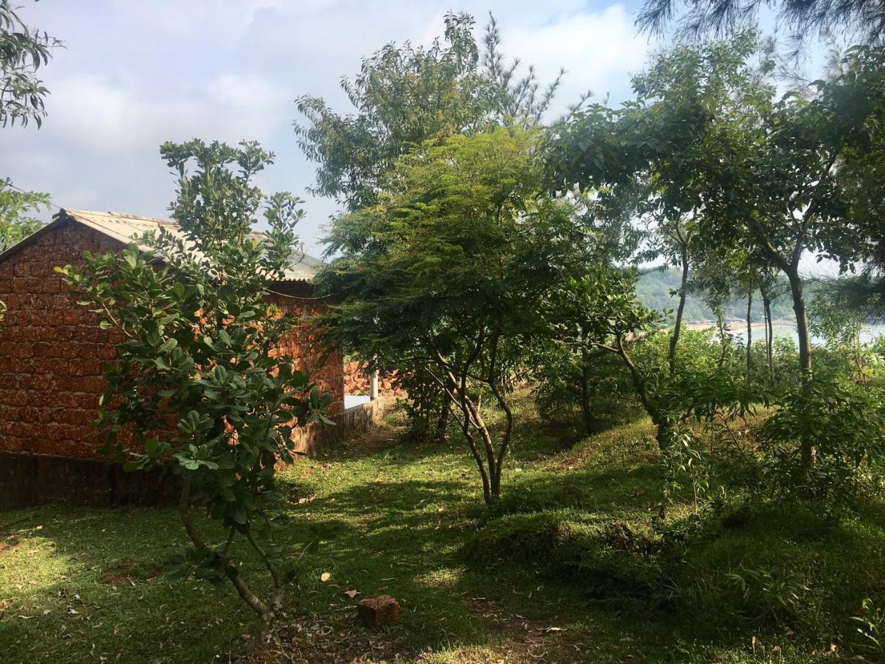 White Elephant Restaurant & Cottages Gokarna Gokarna  Εξωτερικό φωτογραφία