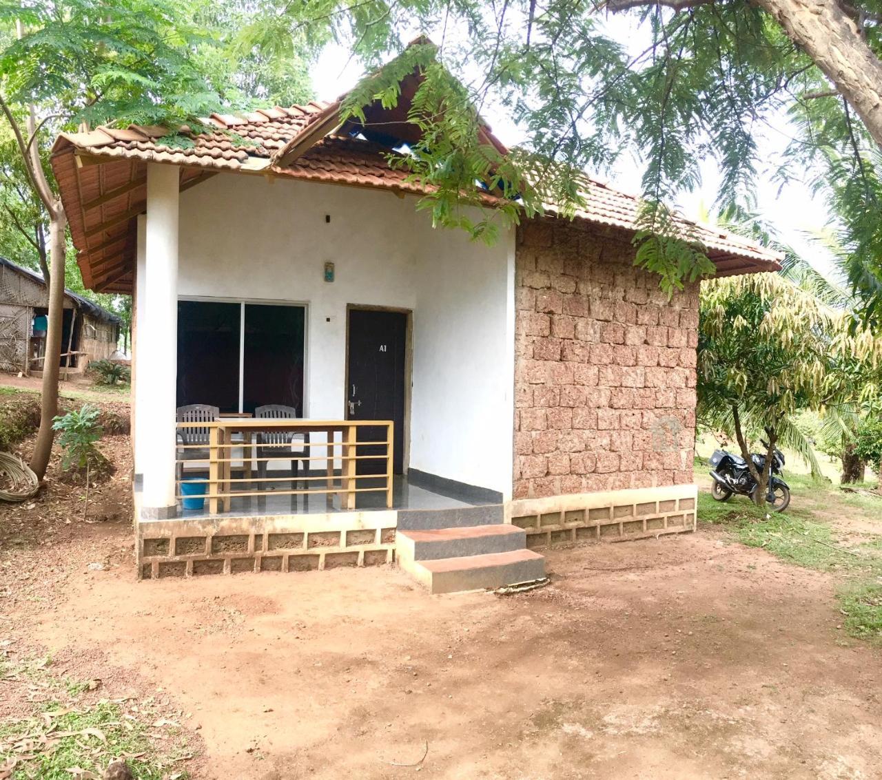 White Elephant Restaurant & Cottages Gokarna Gokarna  Εξωτερικό φωτογραφία